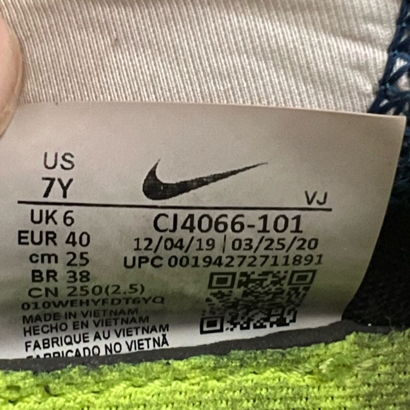 Nike Air Max 2090 Volt Blue Youth size 7 - Picture 7 of 8